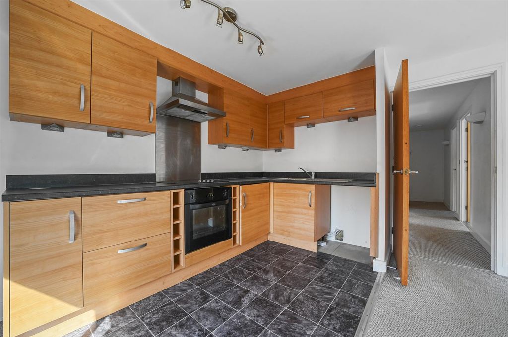 Property photo 2 of 14 Kitchen