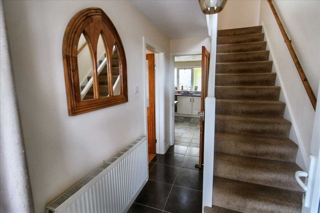 Property photo 2 of 31 Entrance Hall