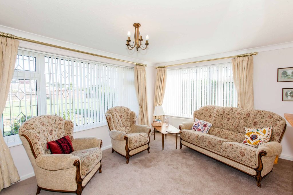Property photo 2 of 27