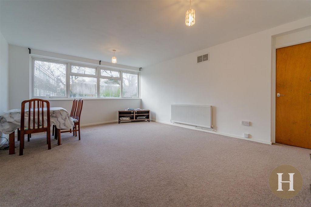 Property photo 3 of 27 Hadleigh Estate Agents-9.Jpg