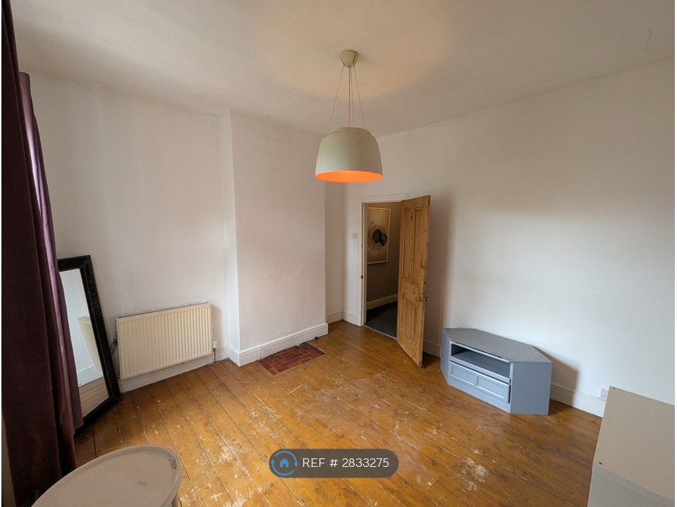 Property photo 3 of 9 Bedroom