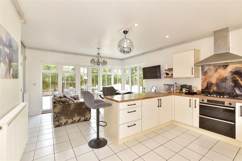 Property photo 3 of 21 Kitchen/ Breakfast Room