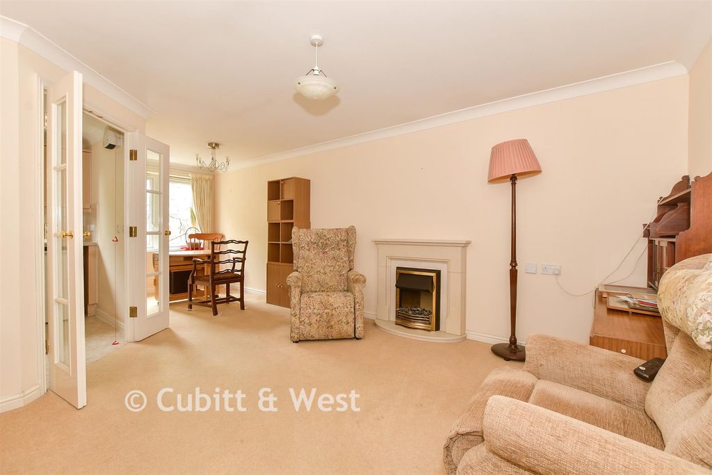 Property photo 2 of 13 Lounge/ Dining Room