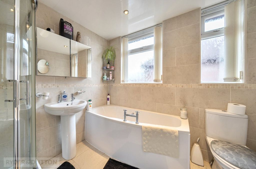 Property photo 1 of 17 Bathroom