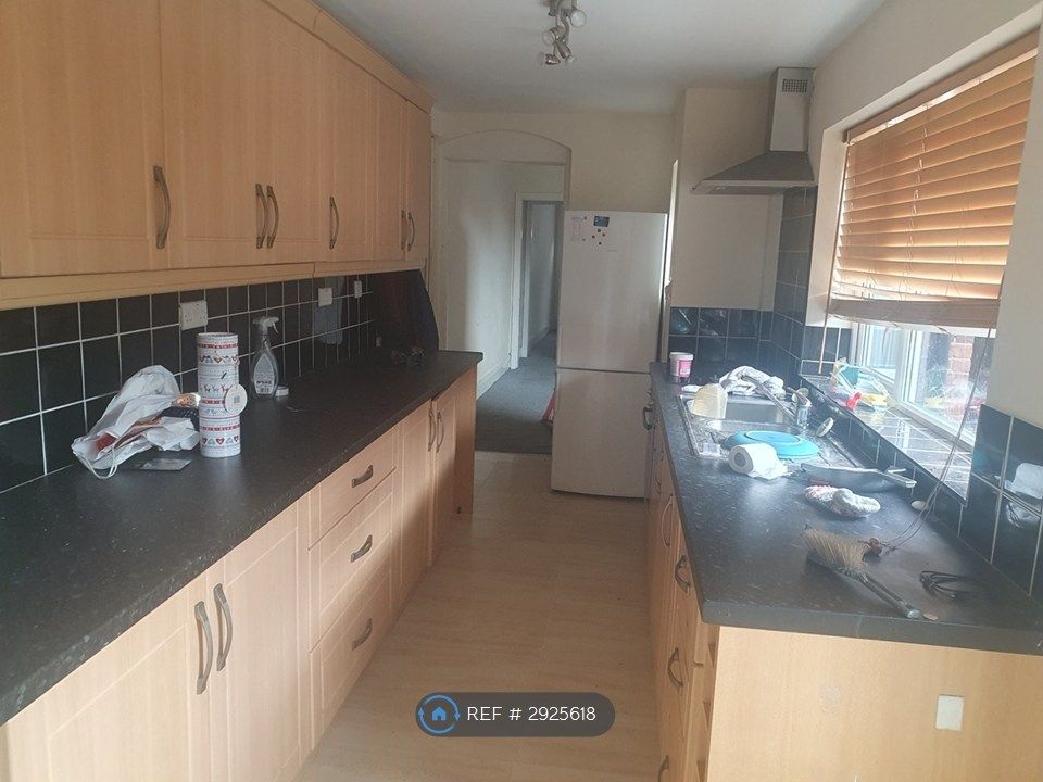 Property photo 2 of 8 Kitchen