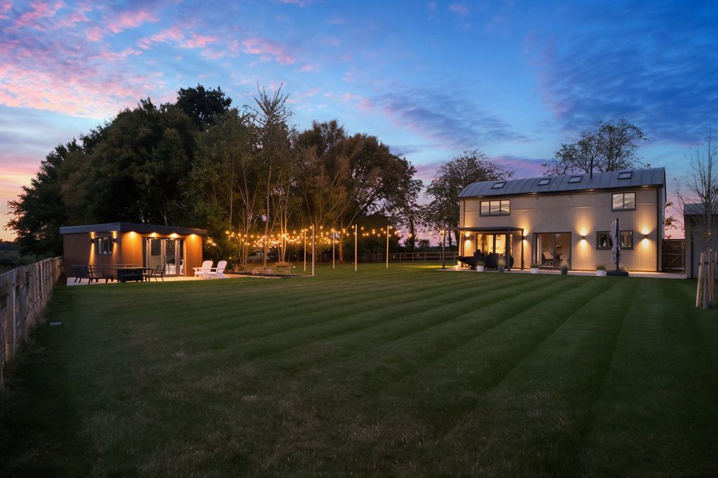 Property photo 1 of 21 Dusk View