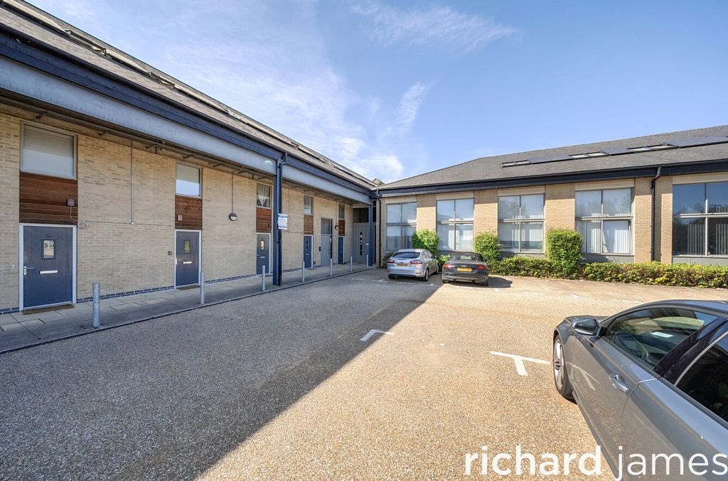 Property photo 1 of 12 d76d5403ba7B4ce7B10F10c76Fa4916F