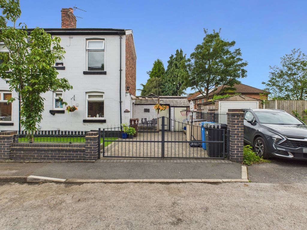 Property photo 3 of 22 Cam03729G0-Pr0103-Still021