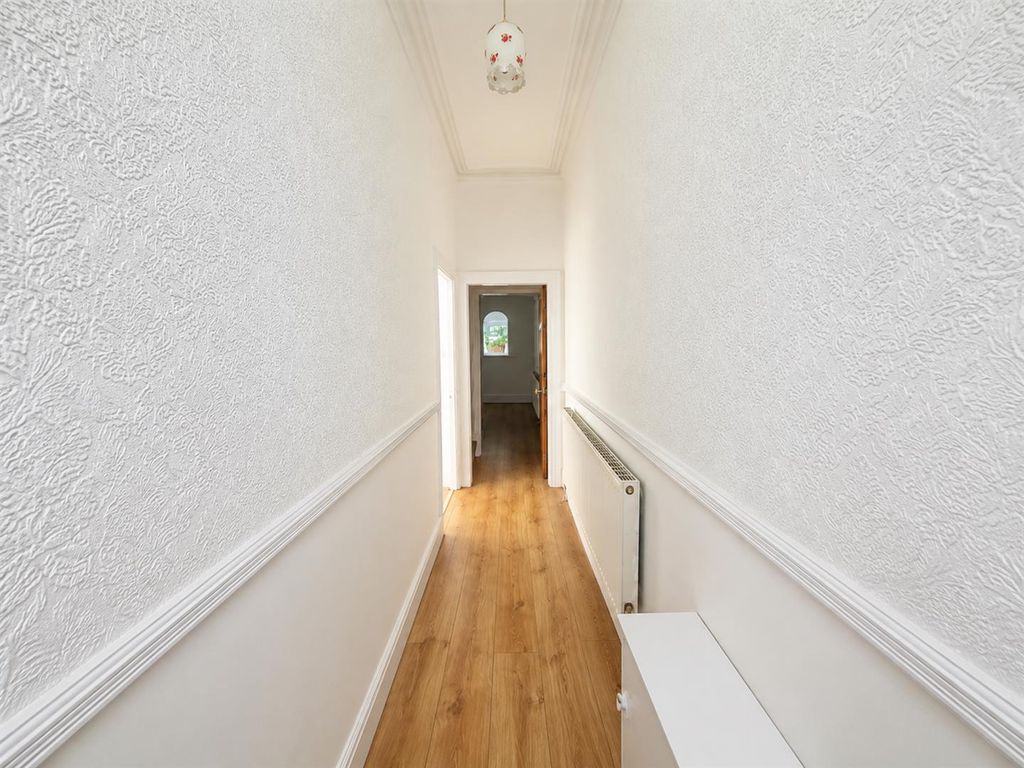 Property photo 2 of 17 Hallway