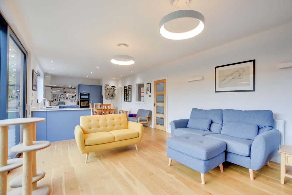 Property photo 2 of 42