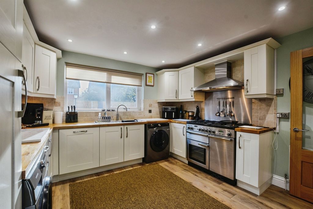 Property photo 3 of 23