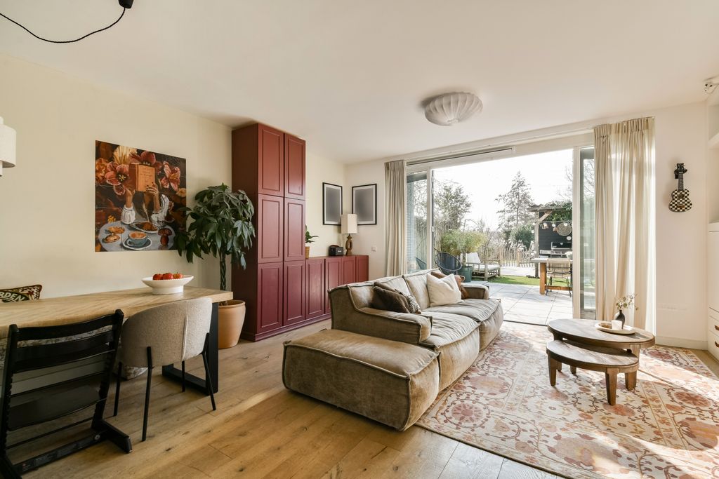 Property photo 2 of 31