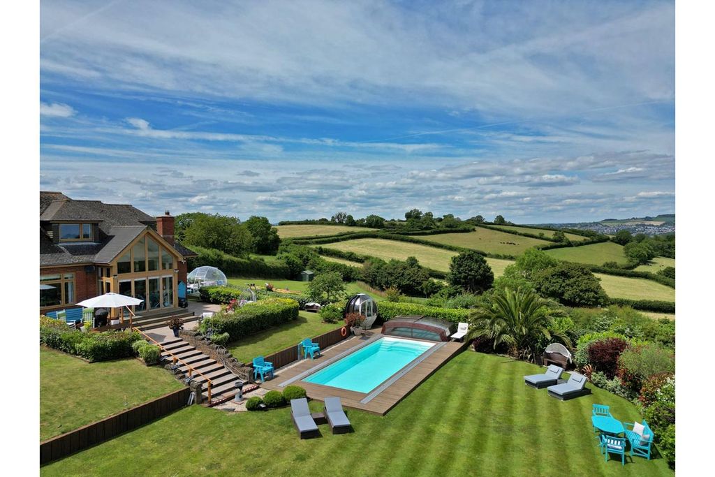 Property photo 3 of 62 Swimming Pool