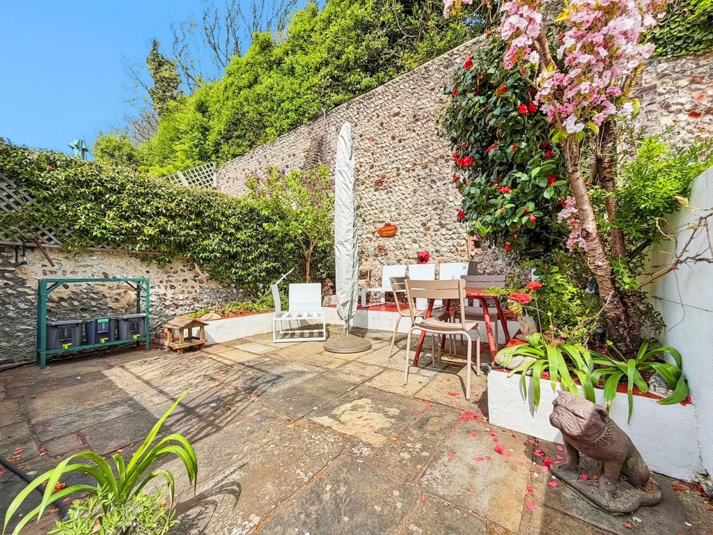 Property photo 2 of 26