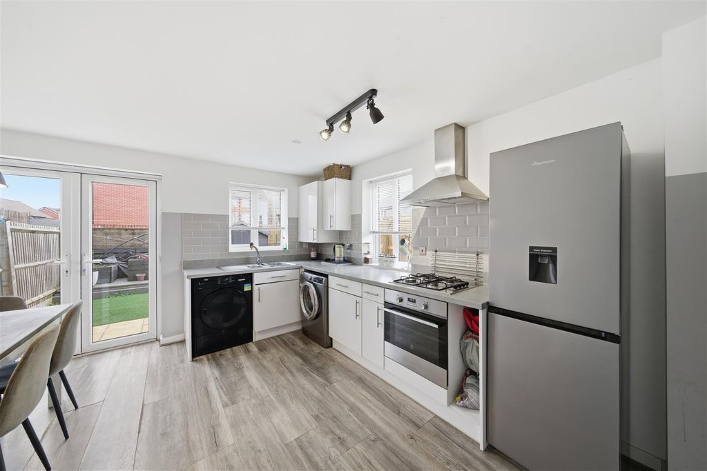 Property photo 3 of 21 Kitchen/Diner