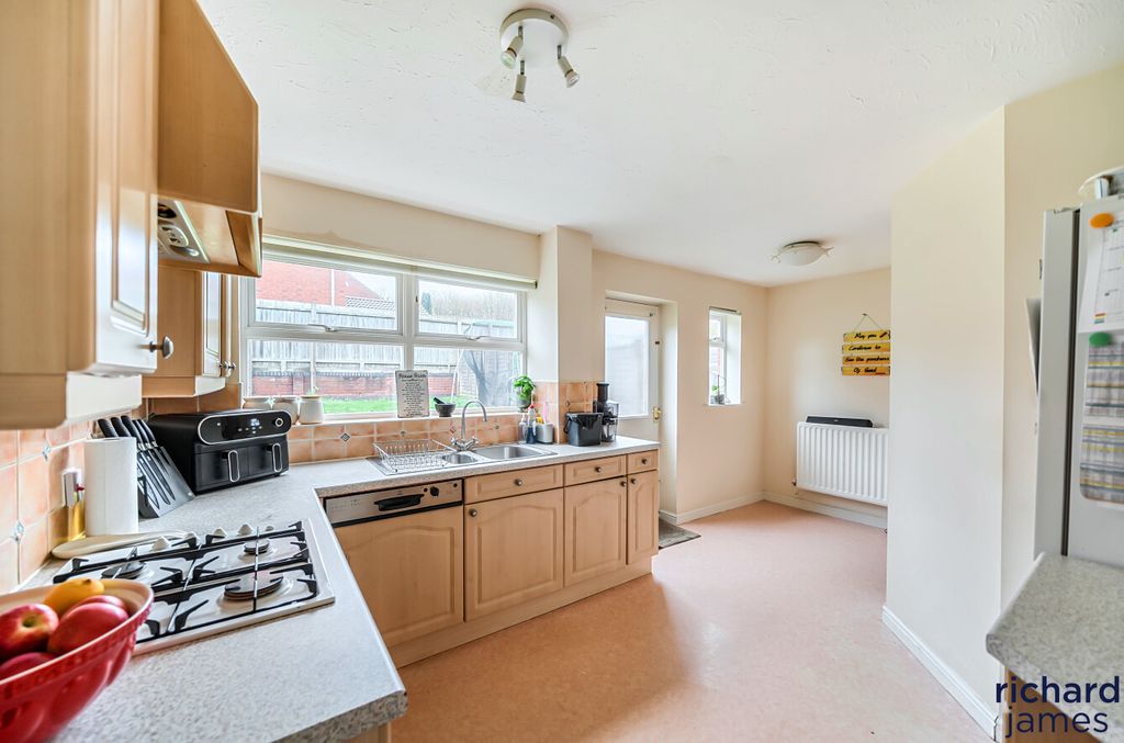 Property photo 3 of 24 8F3E2B1893d647599756ba79656E1Df2