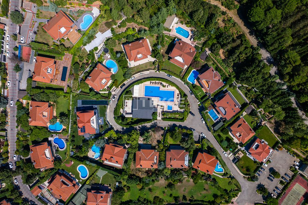 Property photo 3 of 26