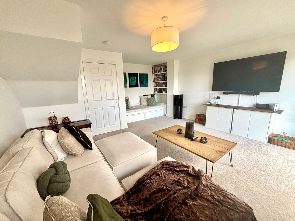 Property photo 3 of 14 Lounge