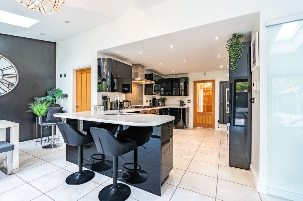 Property photo 2 of 48