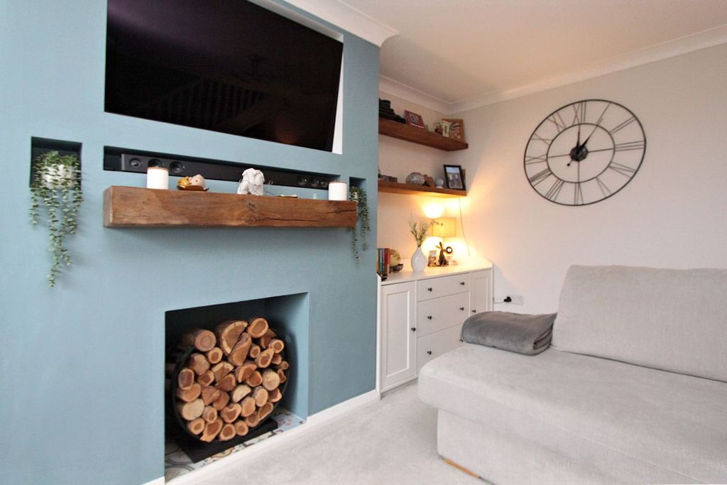 Property photo 3 of 12