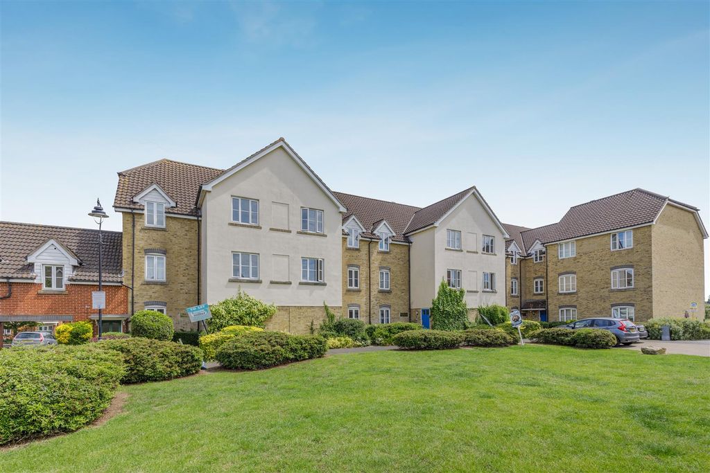 Property photo 1 of 12 8696247-Exterior07.Jpg