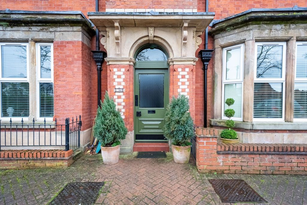 Property photo 2 of 20