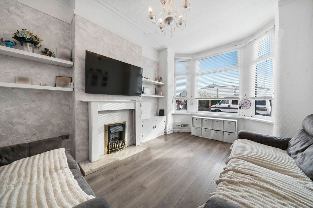 Property photo 2 of 18