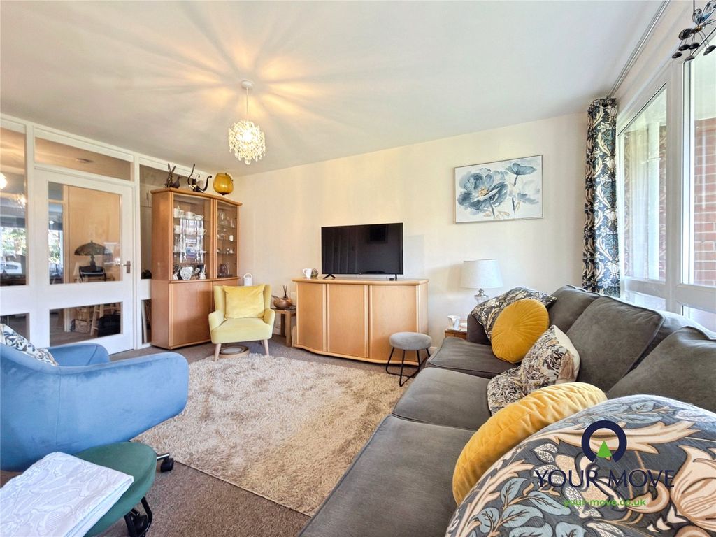 Property photo 2 of 11 Lounge