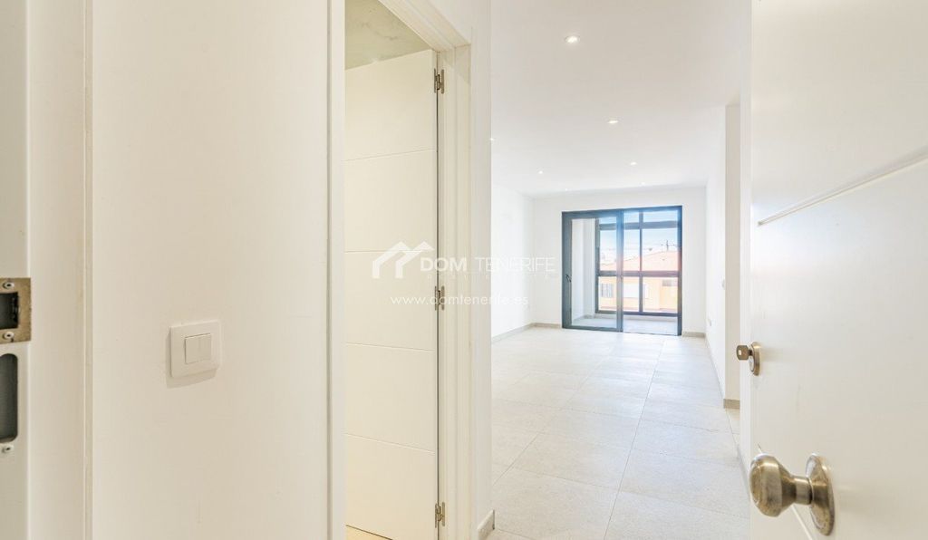Property photo 1 of 14 Apartment, Playa San Juan