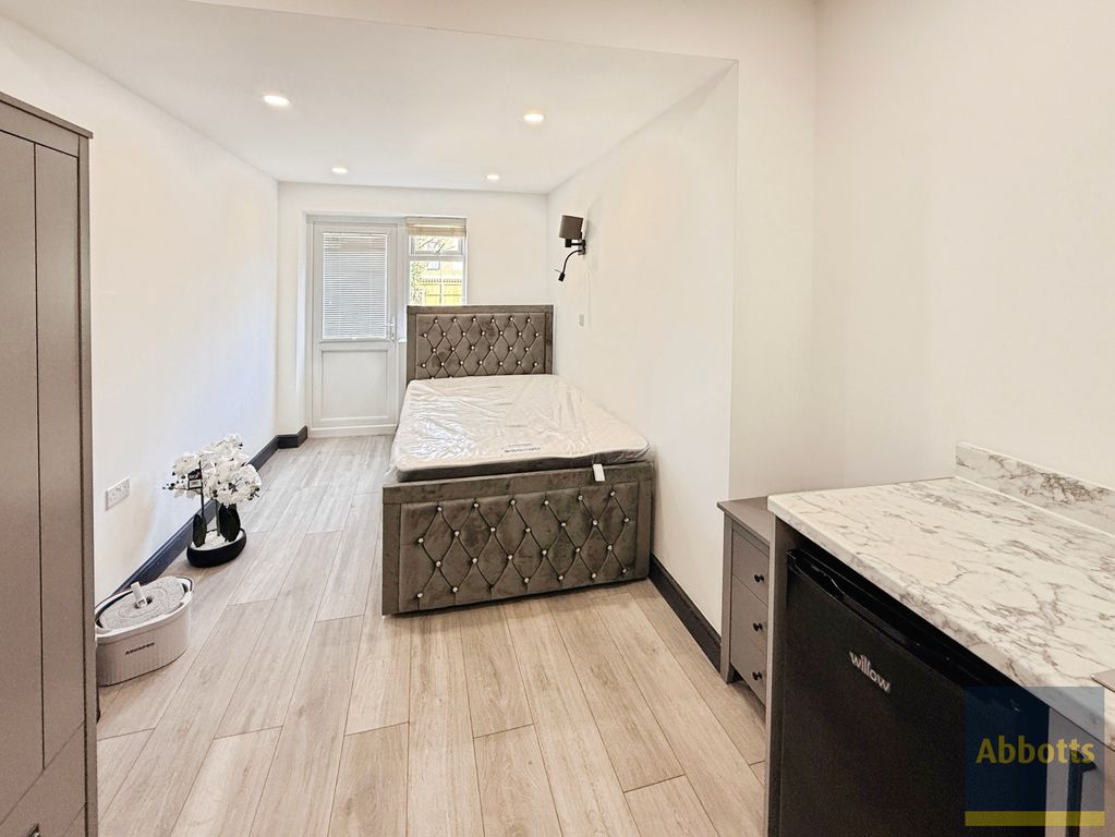 Property photo 2 of 3