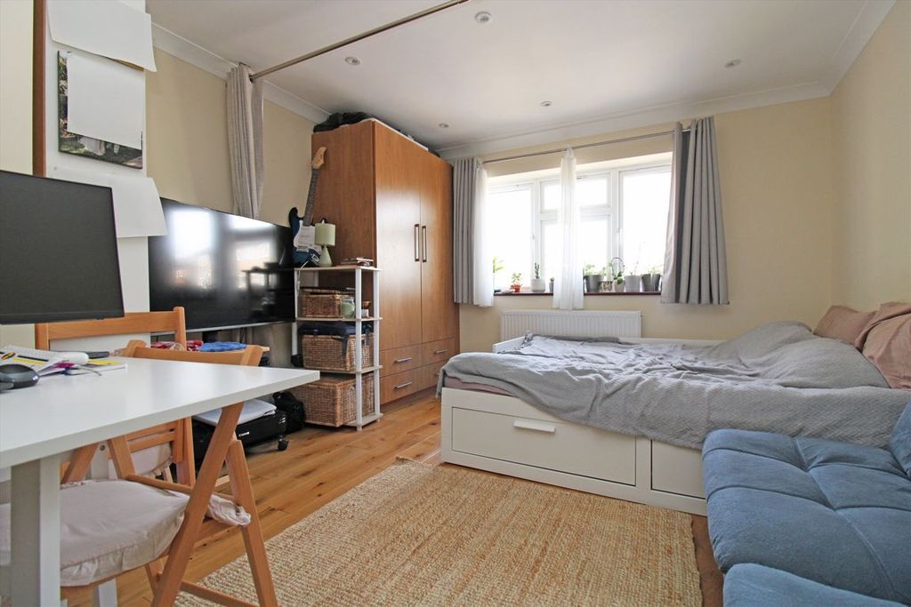 Property photo 1 of 3