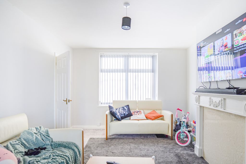 Property photo 2 of 23