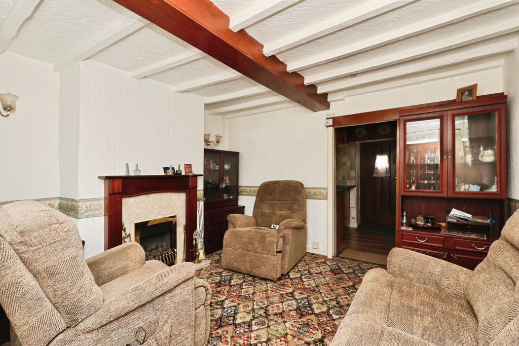 Property photo 3 of 16 Lounge