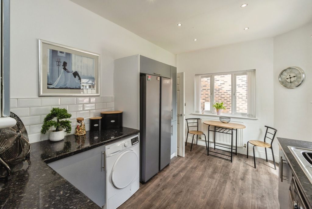 Property photo 3 of 16 Pbox-Img.Jpg