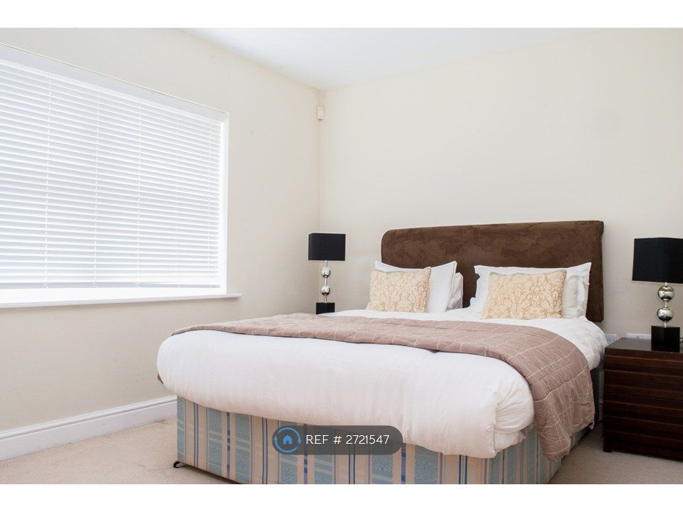 Property photo 2 of 8 Master Bedroom