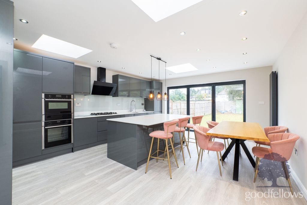 Property photo 2 of 16 Picture No. 19