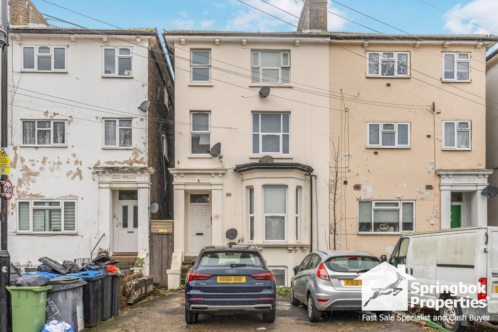 Property photo 1 of 8 Front View