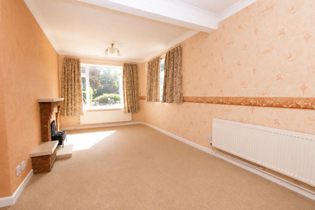 Property photo 2 of 16 90674881-Ded2-40Ed-9d7F-5Fac4c17Fcd7.Png