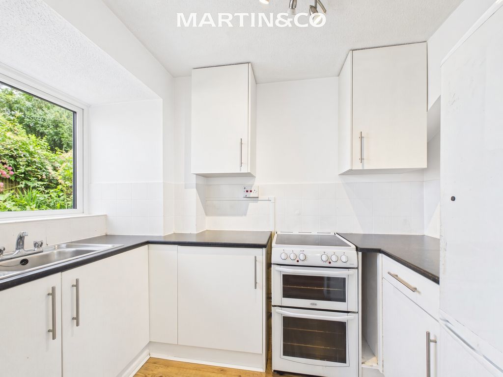 Property photo 3 of 6 Kitchen