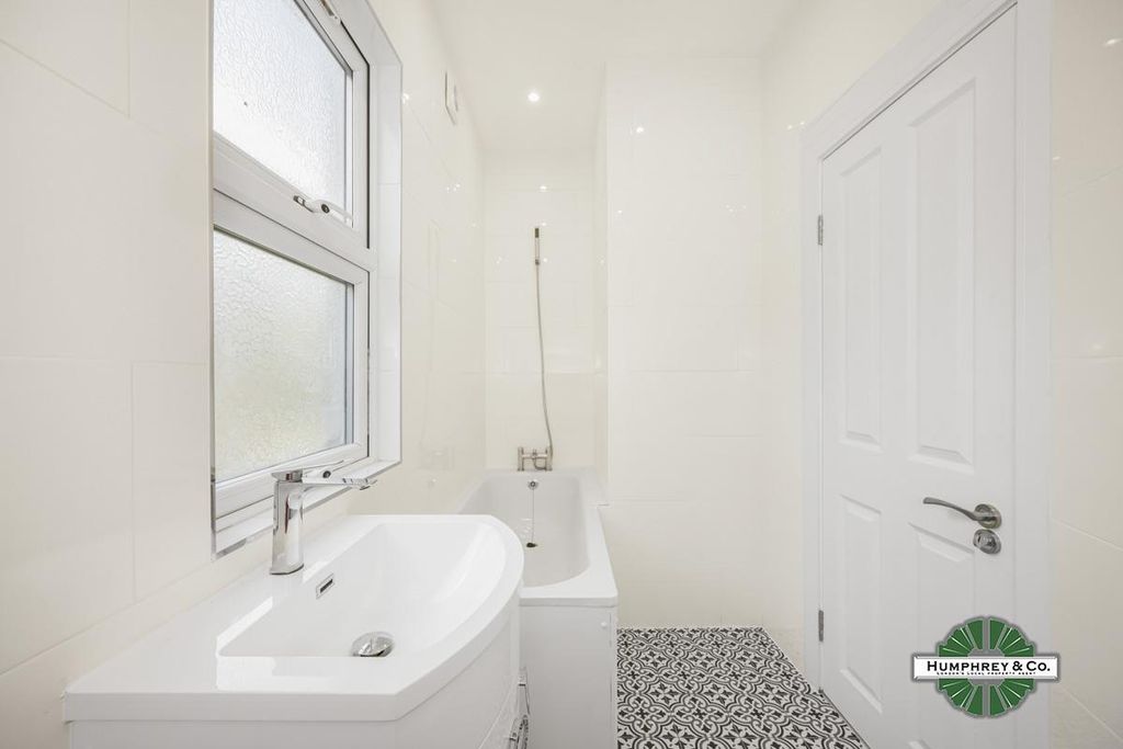 Property photo 1 of 15 Blyth Road -007 (14).Jpg