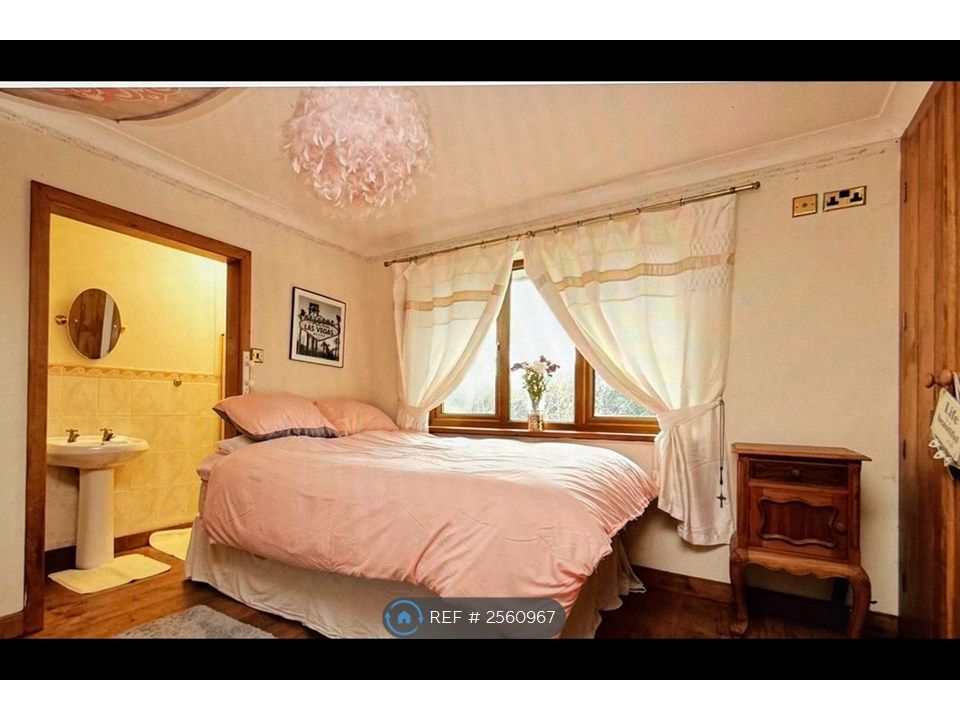 Property photo 1 of 2 Smaller Double With On Suit