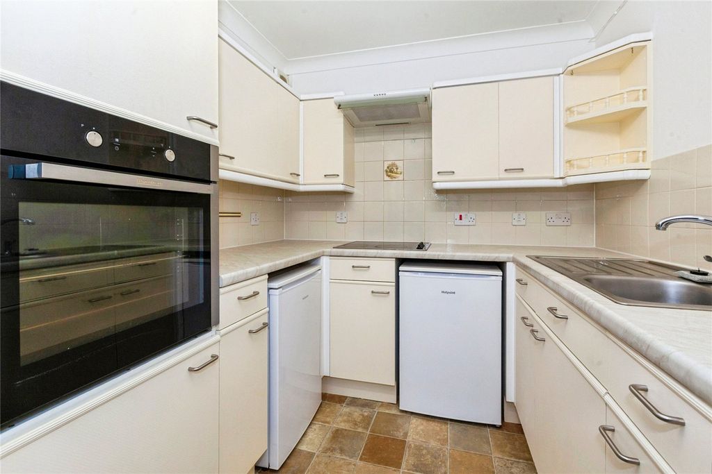 Property photo 2 of 11 Kitchen