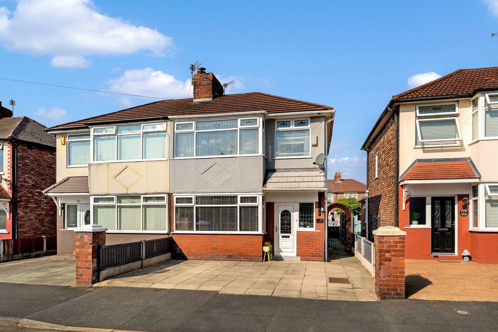 Property photo 1 of 32