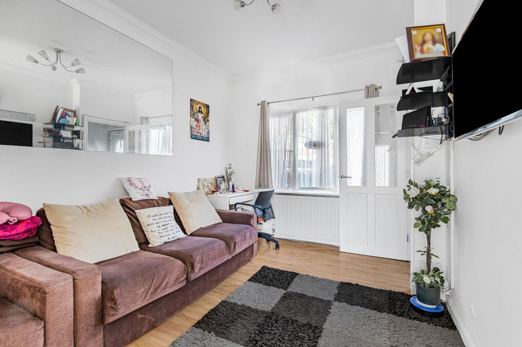 Property photo 2 of 9