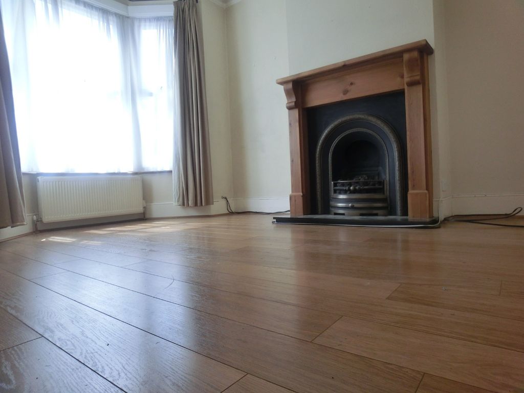 Property photo 3 of 11 4527772