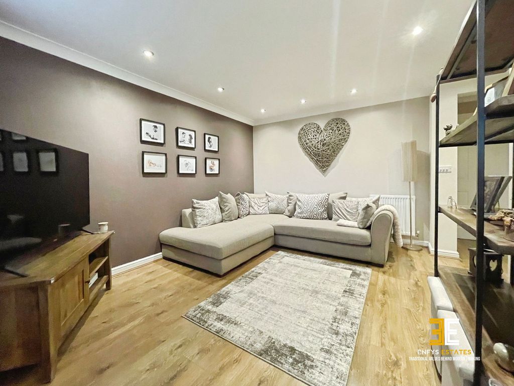 Property photo 3 of 31