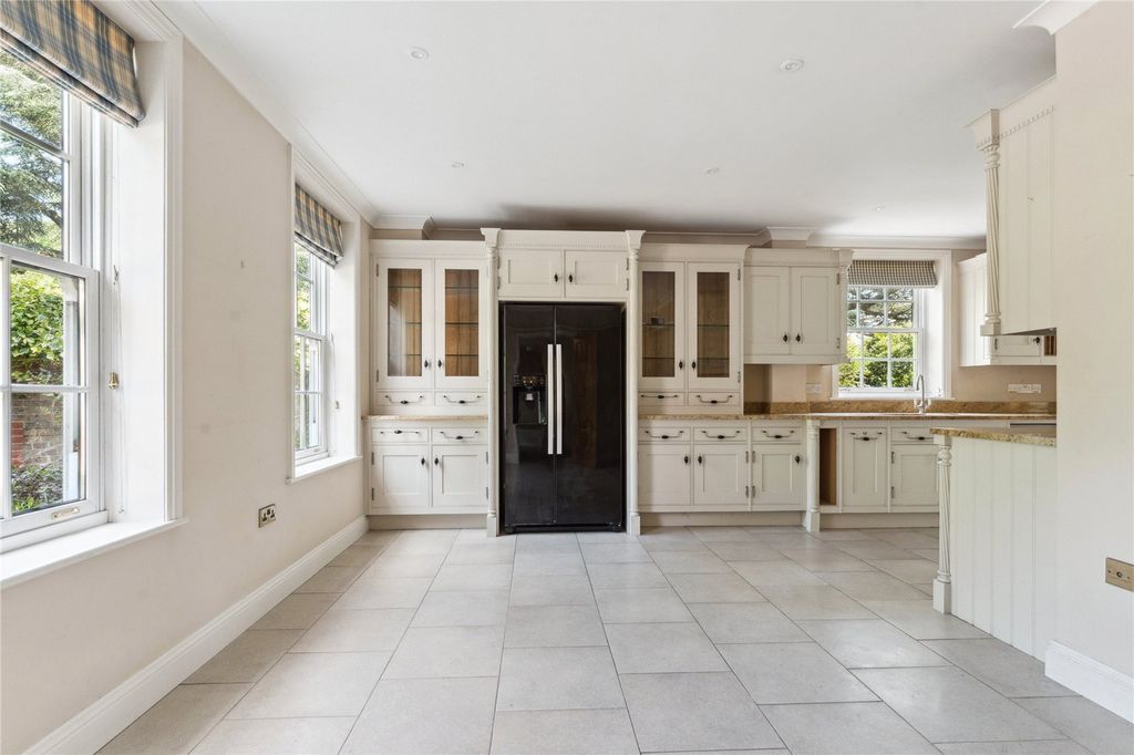 Property photo 2 of 19 Kitchen/B'fast Room