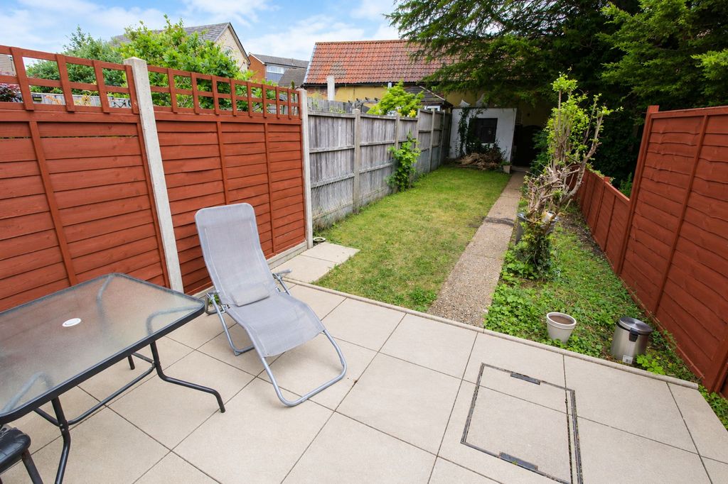 Property photo 2 of 8