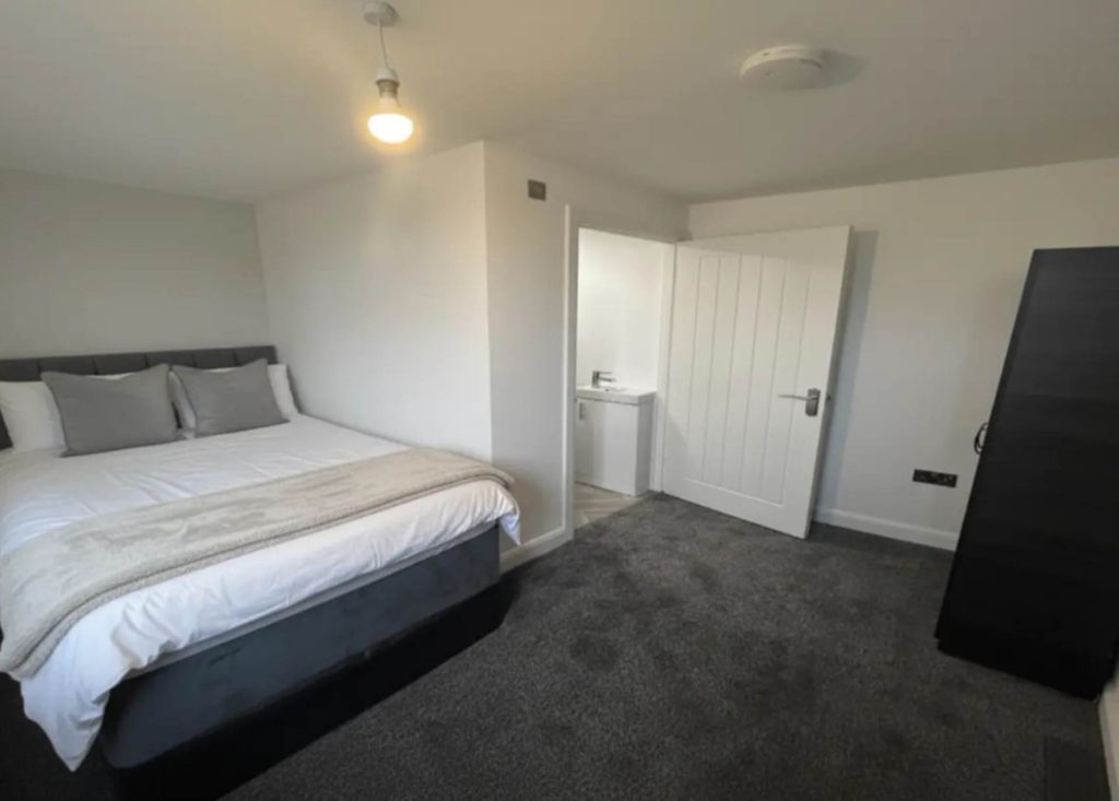 Property photo 1 of 2