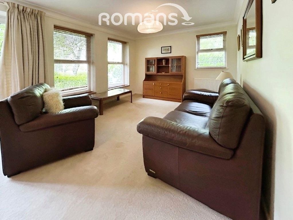 Property photo 3 of 11 Lounge 3